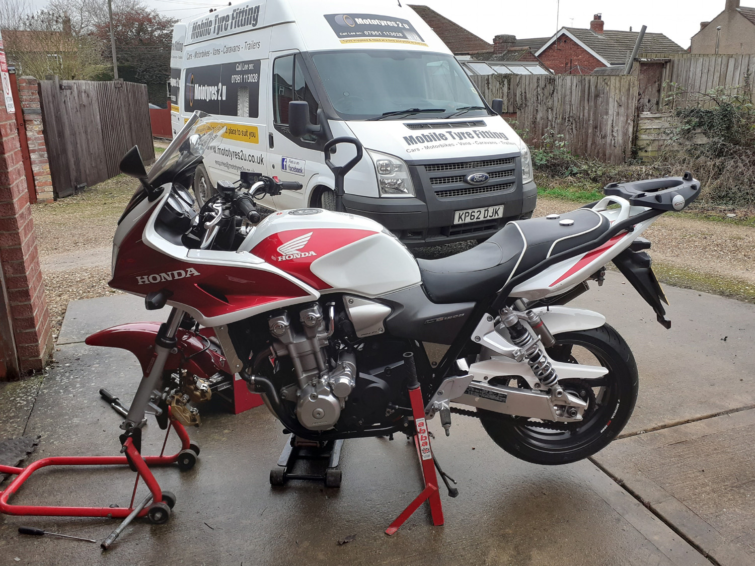 Mototyres 2 u Mobile Tyre fitting Lincolnshire Holbeach Tyres Honda Cb1300 motorbike having 2 Michelin pilot road 4 fitted